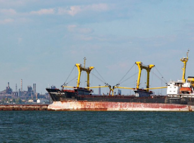 O navă încărcată cu metal pleacă din portul ucrainean Mariupol la Rostov-pe-Don în Rusia; Kievul denunţă un ”jaf”