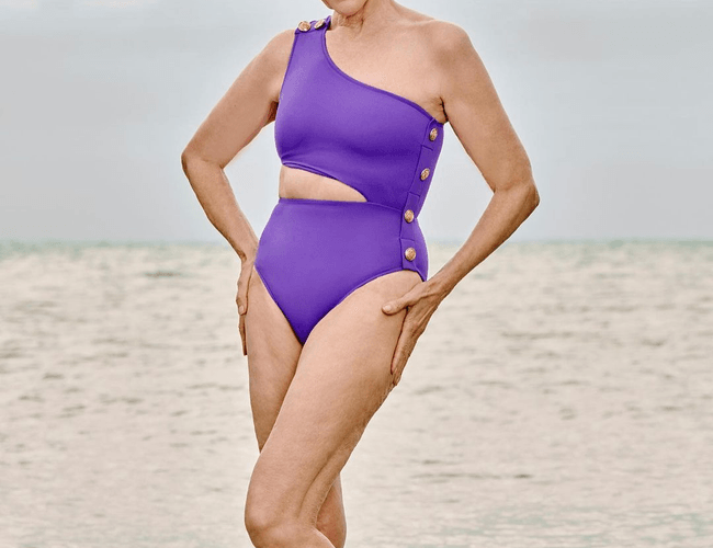 Maye Musk, în costum de baie cu decupaje, la 74 de ani pe coperta Sports Illustrated Swim