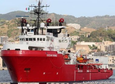 Italia a desemnat un port de primire pentru debarcarea migranţilor aflaţi pe nava umanitară Ocean Viking