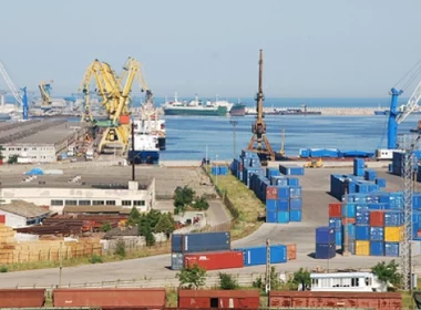 Descărcarea, încărcarea şi depozitarea ţiţeiului şi carburanţilor în Portul Constanţa se scumpesc cu peste 17%. Oil Terminal plăteşte triplu pe curent faţă de decembrie 2021