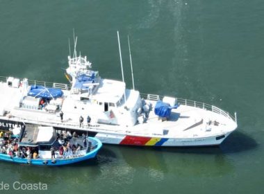 O ambarcaţiune pescărească cu zeci de migranţi la bord, depistată pe Marea Neagră, în dreptul staţiunii Costineşti