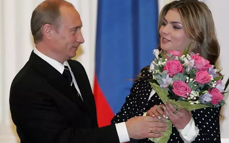 Presupusa iubită a lui Vladimir Putin, pusă oficial pe lista de sancţiuni a UE / Cine este Alina Kabaeva