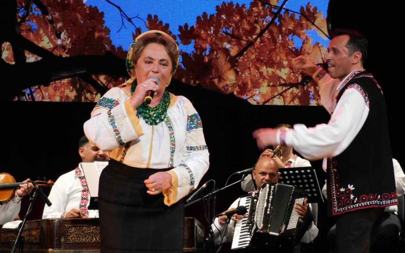 Laura Lavric a cântat ''Bate vânt de la Orade'" în memoria Floricăi Ungur, în festivalul dedicat regretatei artiste