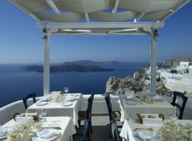 Restaurantele din Grecia resimt impactul inflaţiei; preţul mediu al popularei souvlaki a crescut cu 30%