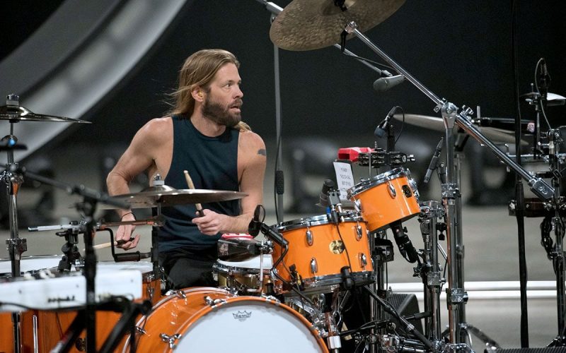 Foo Fighters va susţine două concerte în memoria toboşarului Taylor Hawkins