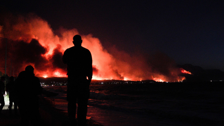 Grecia, distrusă de incendii