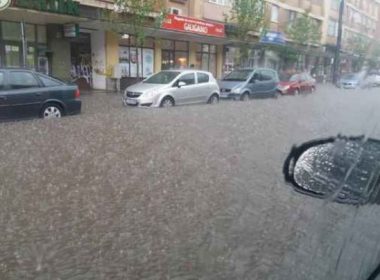 Ploaia a inundat străzile din Cluj
