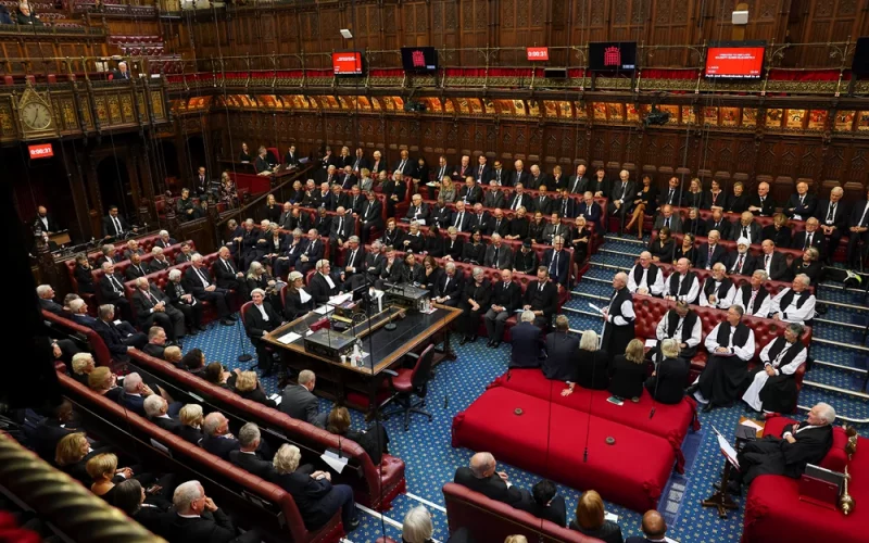 Parlamentarii britanici au jurat credinţă noului Rege