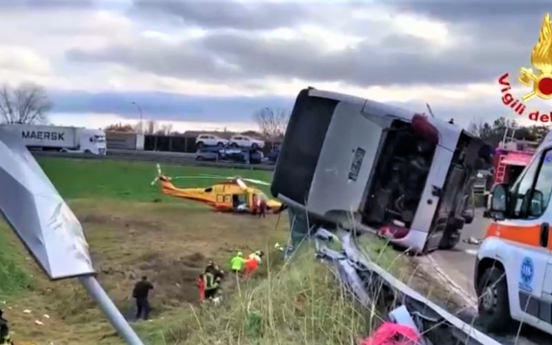 Autocar cu români implicat într-un accident în Italia