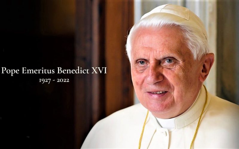 Papa Emerit Benedict al XVI-lea a murit!
