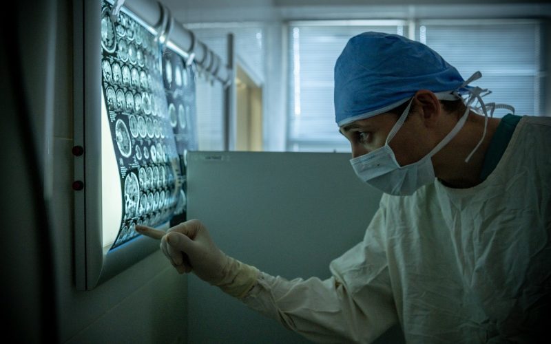 Specialist: Supravieţuirea prin cancerul de sân a ajuns la cote de până la 90 la sută la cinci ani din cauza screening-ului populaţional şi a tratamentului foarte bun